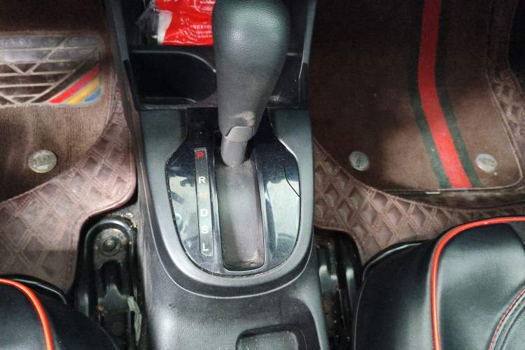 Used Honda Fit 2016 1.5L SES CVT Fashion Sunroof Edition Gear Lever