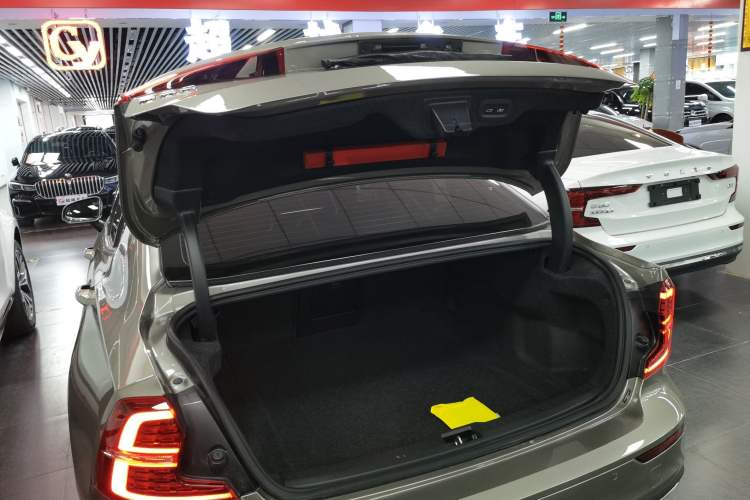 Used Volvo S60 2022 B4 Zhiyuan Luxury Edition
