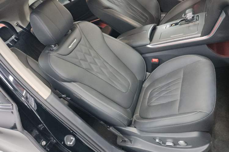 Used Hongqi HS7 PHEV 2024 2.0T PHEV Four-Wheel Drive Flagship Edition 6 Seats Right Front Seat