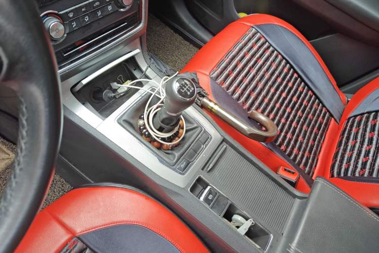 Used Roewe RX5 2018 20T Two-Wheel Drive Manual Flagship Edition
