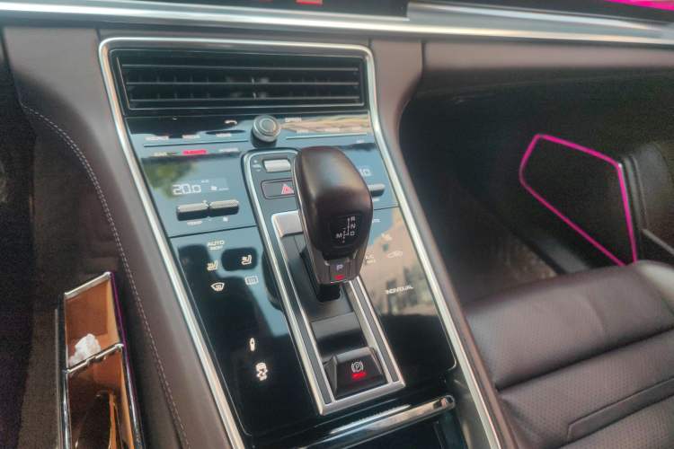 Used Porsche Panamera 2017 Panamera 4 E-Hybrid Executive Long Wheelbase 2.9T Gear Lever