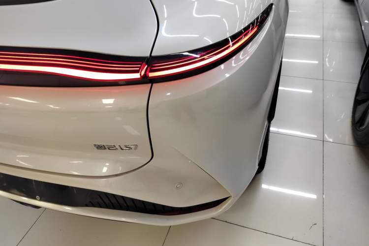 Used IM LS7 2023 100kWh Pro All-Wheel-Drive Version
