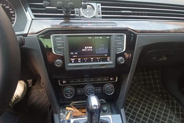 Used Volkswagen Magotan 2017 330TSI DSG Luxury Model Audio And AC Panel