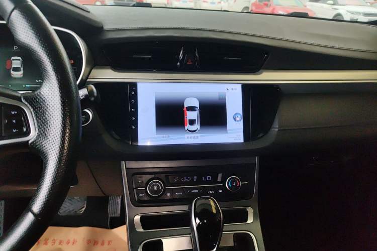 Used Geely Auto Emgrand 2018 1.5L CVT Upward Connect Edition Audio And AC Panel