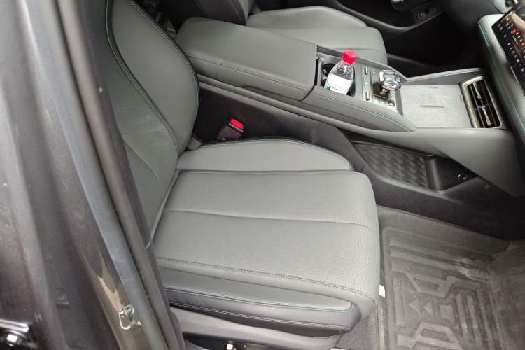 Used BYD Qin L 2025 DM-i Smart Drive 120KM Superior Model
