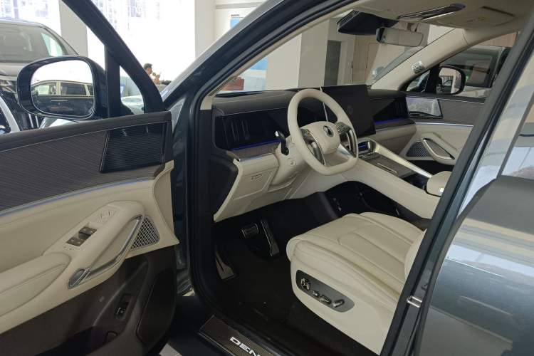 Used Denza N9 2025 Prestige Version
