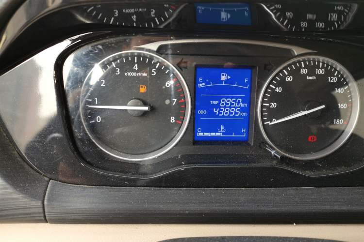 Used CHANGAN KUAYUE Xing V3 2023 1.5L Gasoline Comfort Model 7-Seater Passenger Vehicle Odometer Close Up