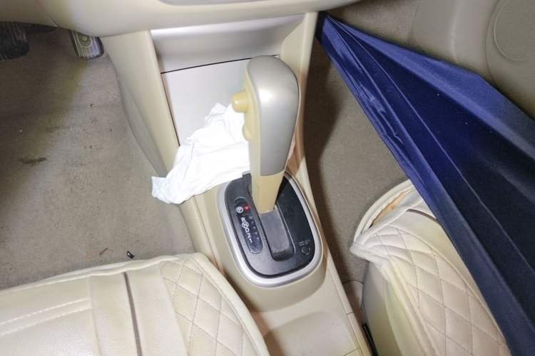 Used Nissan Sylphy 2012 Classic 1.6XE Automatic Comfort Edition Gear Lever