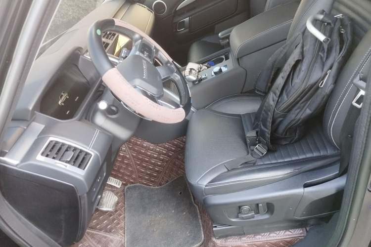 Used Land Rover Discovery 2023 Revised Version 360 PS R-Dynamic S