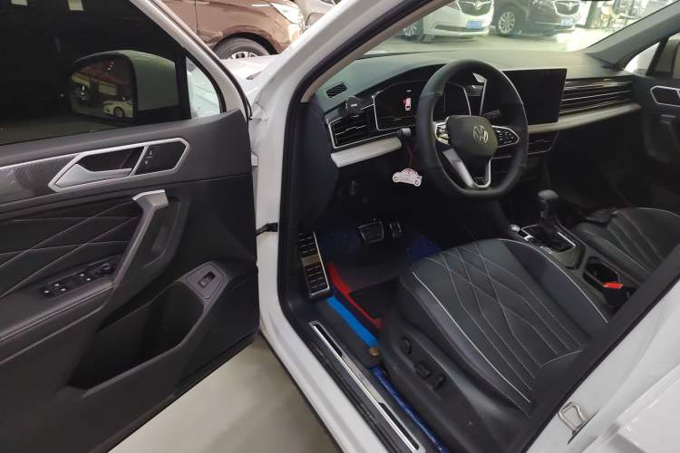 Used Volkswagen Tiguan L 2023 Restyled 330TSI Automatic Two-Wheel Drive R-Line Enhanced Comfort Version