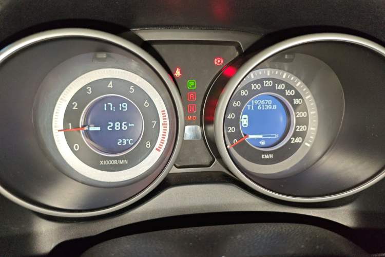 Used Bestune X80 2013 2.0L automatic luxury version Instrument Cluster