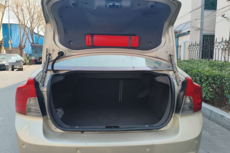 Used Volvo S40 2011 2.0L Automatic ZhiShang Edition
