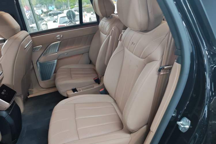 Used ONVO Luxeed L90 2025 Model—Max Six-Seater Version
