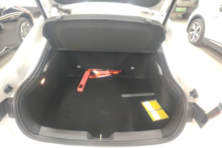 Used Changan UNI-V iDD 2024 Blue Whale Smart Electric iDD 136km ZhiKu Model
