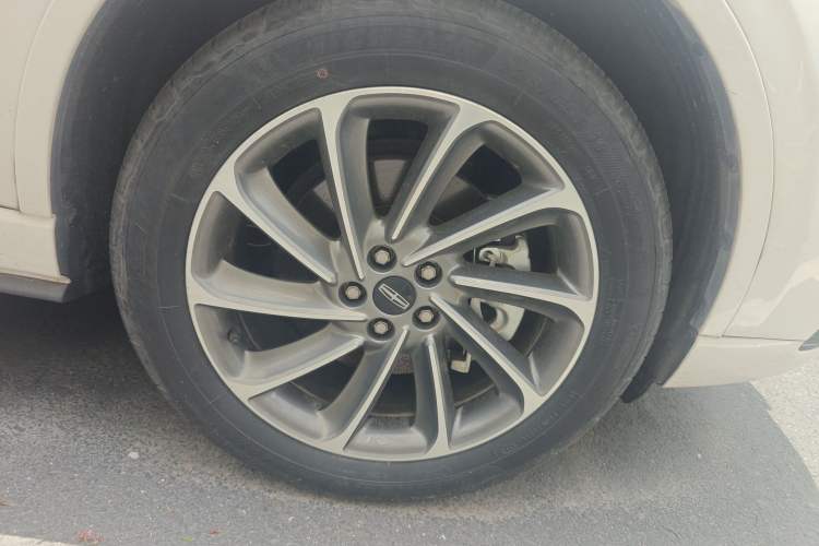 Used Lincoln Corsair New Energy 2021 PHEV Four-Wheel Drive e-Enjoy Edition Right Front Wheel Hub