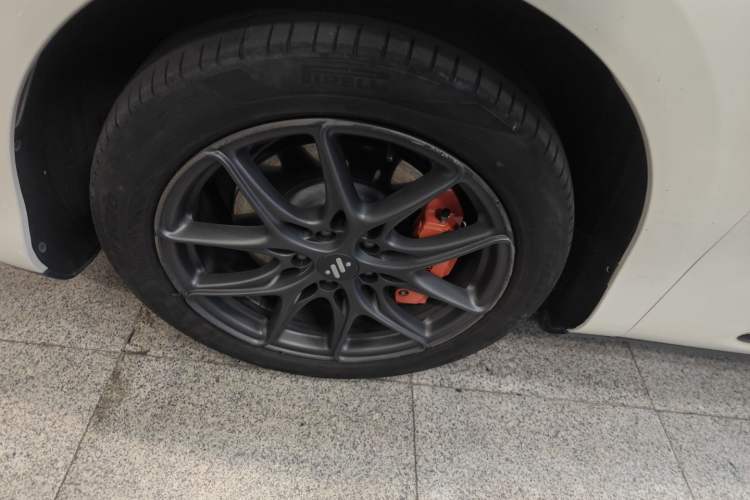 Used IM LS6 2023 Max Standard Edition Left Front Wheel Hub