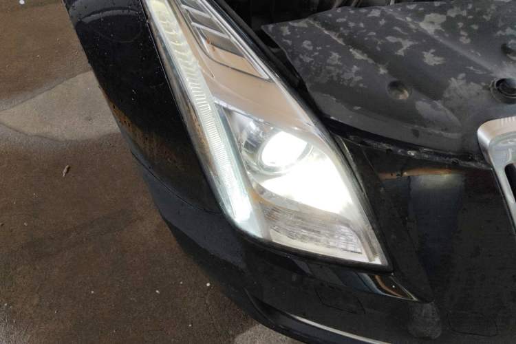 Used Cadillac XTS 2015 28T Comfort Model Right Front Headlight