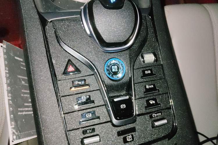 Used BYD Qin PLUS 2024 HONOR Edition DM-i 55KM Leading Model Gear Lever