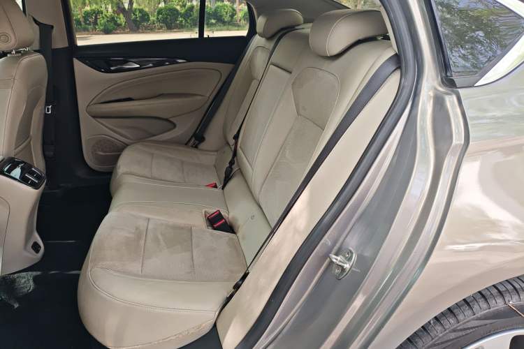 Used Buick Regal 2017 30H Elite Version
