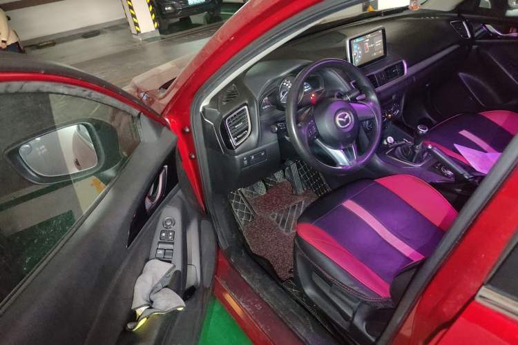 Used Mazda 3 Axela 2016 Sedan 1.5L Manual Comfort Model