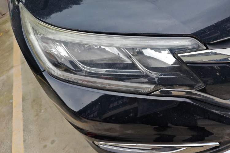 Used Honda CR-V 2016 2.0L two-wheel drive Urban Edition Right Front Headlight