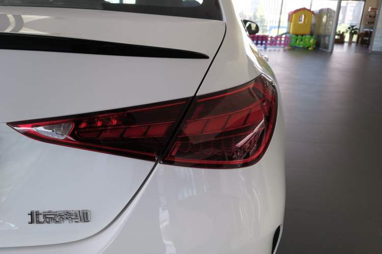 Used Mercedes-Benz C-Class 2024 Facelifted C-Class 260 L Night Edition Sports Version Right Rear Taillight