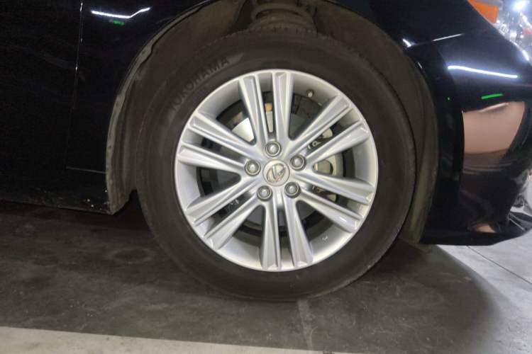 Used Lexus ES 2013 250 Elite Edition Right Front Wheel Hub