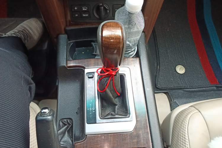 Used Toyota Prado 2010 4.0L Automatic VX NAVI Gear Lever