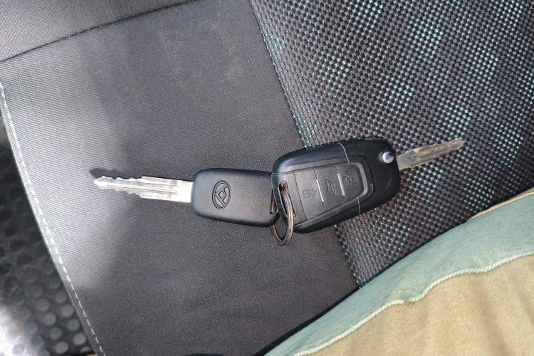 Used SAIC MAXUS Xintu V80 2021 2.0T Manual Classic Aoyuntong Long Wheelbase Mid-Roof 6/7/8/9-Seater