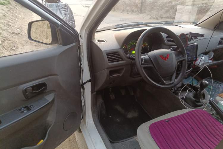 Used Wuling Hongguang 2019 1.5L S Basic Version China VI Standard LAR