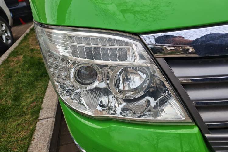 Used Golden Dragon Hiace  Right Front Headlight