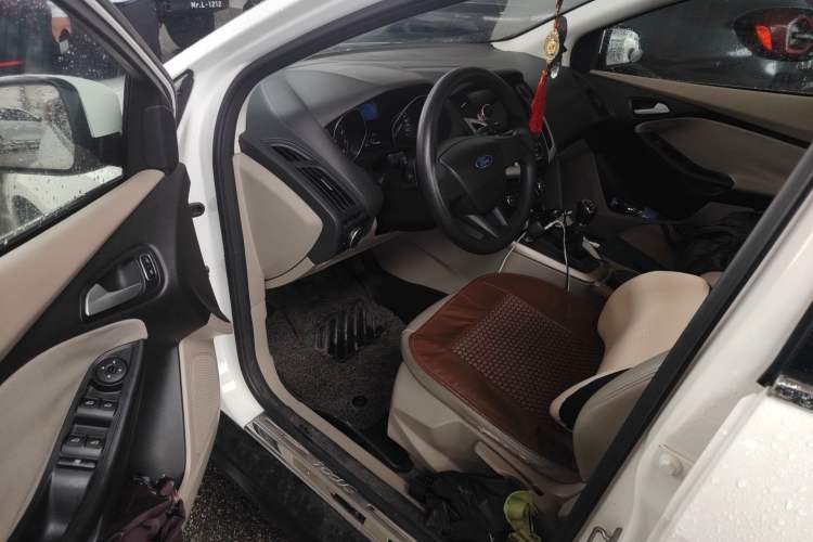 Used Ford Focus 2015 Sedan 1.6L Manual Comfort Model