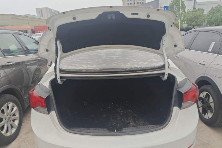 Used Hyundai Elantra (5th Generation / Langdong) 2016 1.6L Automatic Smart Version
