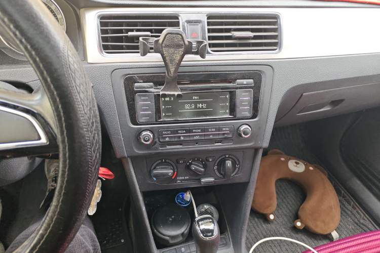 Used Skoda Rapid 2019 1.5L Automatic Comfort Edition China VI Standard Audio And AC Panel