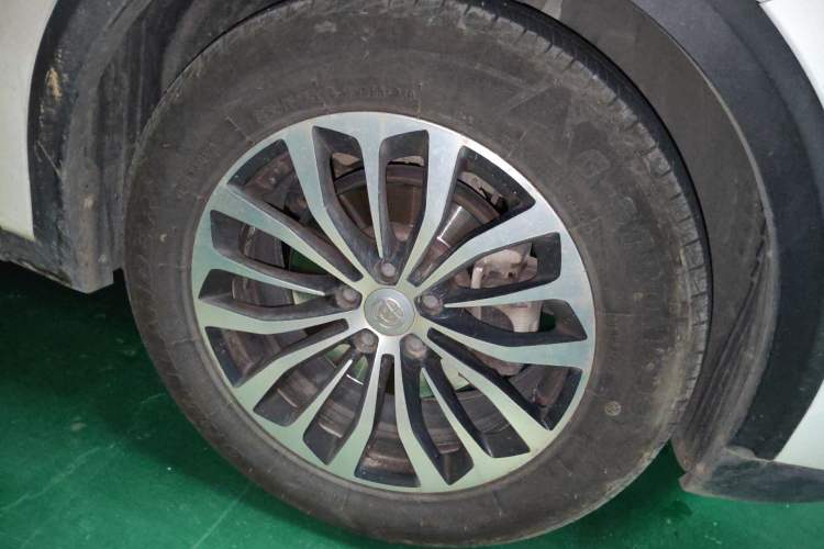 Used Brilliance V6 2018 1.5T Automatic Luxury Model Right Front Wheel Hub