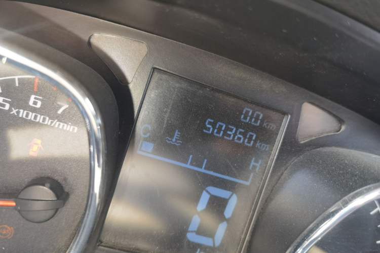 Used Jinbei Zhishang S35 2016 1.5L Manual Smart Edition Odometer Close Up