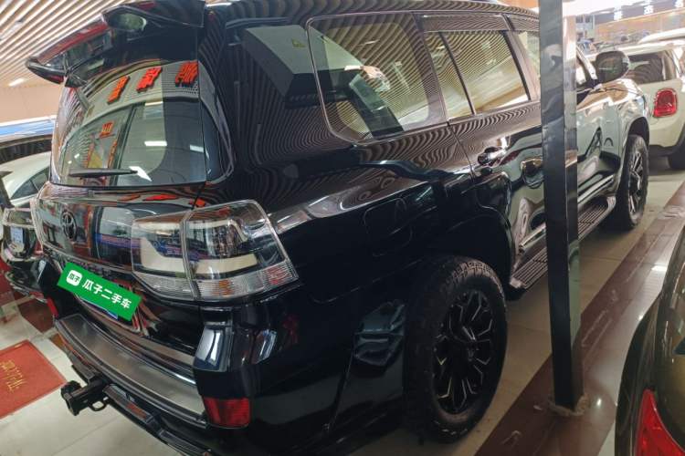Used Toyota Land Cruiser 2019 5.7L 7-Seater Middle East Version
