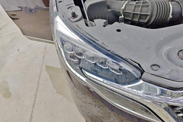 Used Buick GL8 2020 Avenir Avia Six-Seat Deluxe Edition Right Front Headlight