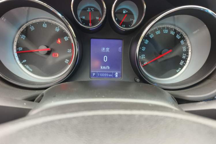 Used Buick Regal 2014 1.6T Fashionable Tech Edition Odometer Close Up