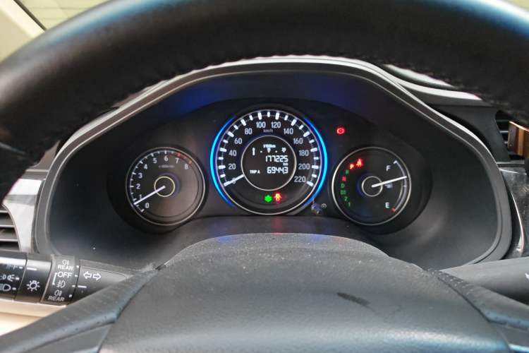 Used Honda Crider 2015 1.8L automatic luxury edition
