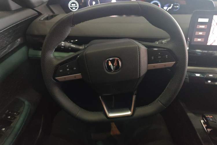 Used Changan UNI-V iDD 2024 Blue Whale Smart Electric iDD 136km ZhiKu Model