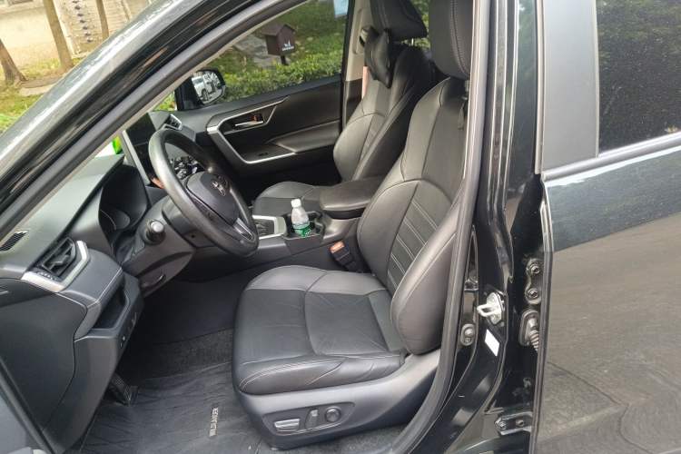 Used Toyota Wildlander 2020 2.0L CVT Two-Wheel Drive Luxury Edition Left Front Seat