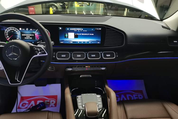 Used Mercedes-Benz GLE 2024 Refreshed GLE 350 4MATIC Stylish Edition Audio And AC Panel