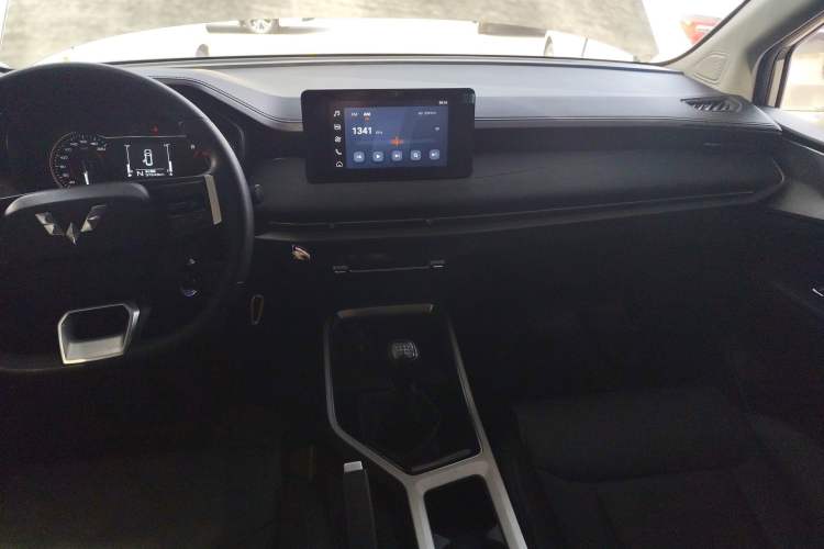 Used Wuling Jiachen 2022 1.5T Manual Comfort & Dynamic Version