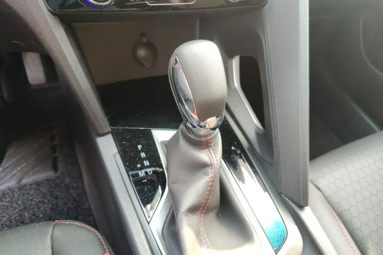 Used Chevrolet Orlando 2020 Light Hybrid Redline 530T Automatic Enjoyment Edition (5+2 Models) Gear Lever