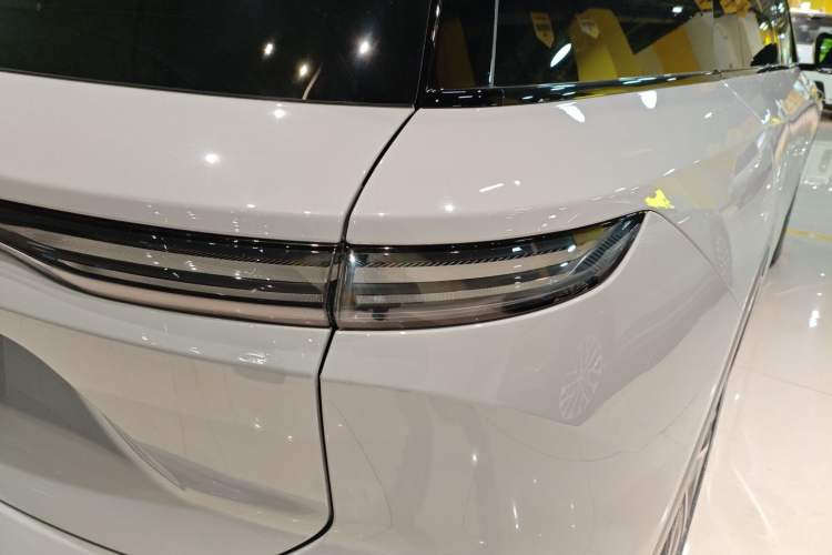 Used Nio ES8 2024 75 kWh Executive Edition Exterior 3