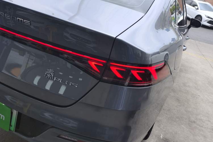 Used BYD Qin PLUS 2024 HONOR Edition DM-i 55KM Beyond Model
