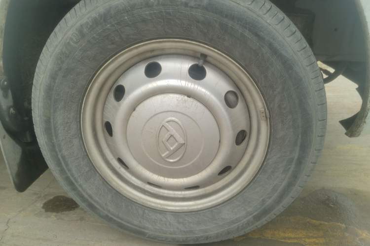 Used SAIC MAXUS Xintu V80 2021 2.0T Manual Classic Aoyuntong Short Wheelbase Ultra-Low Roof 5/6-Seater Right Front Wheel Hub