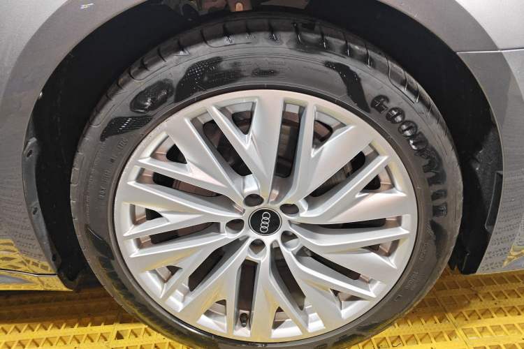 Used Audi A7L 2024 45TFSI S-line Dream-Building Edition Flow Crystal Package
