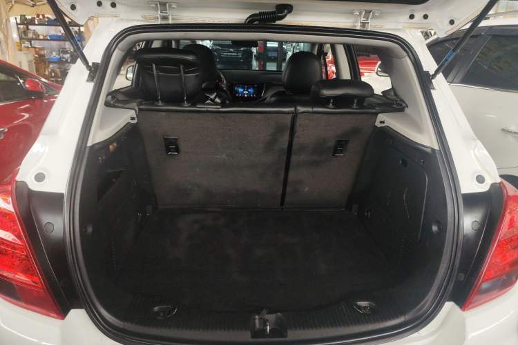 Used Chevrolet Trax 2017 1.4T Automatic Two-Wheel Drive Comfort Version Trunk